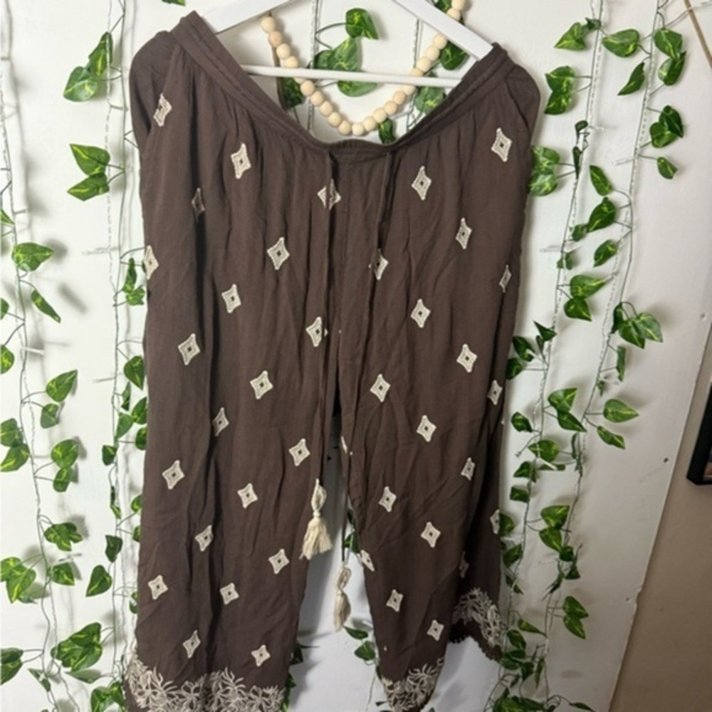 Sundance Brown Pants with Cream Embroidery